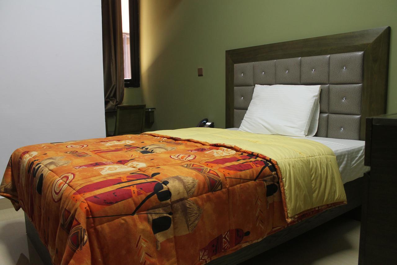 Wakola Hotel Cheikh Anta Dakar Esterno foto
